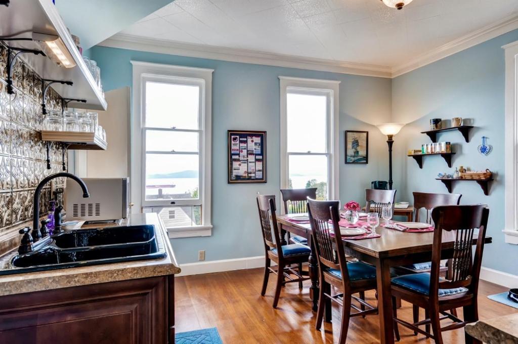 Astoria Painted Lady Historic Apt With River View! Exteriör bild