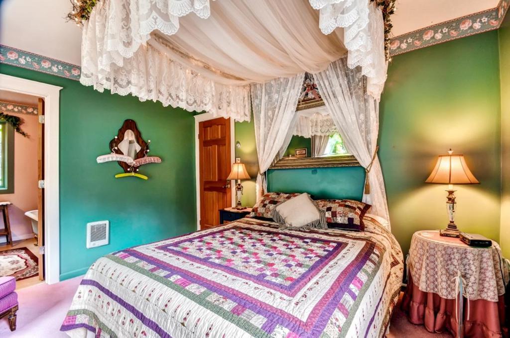 Astoria Painted Lady Historic Apt With River View! Exteriör bild